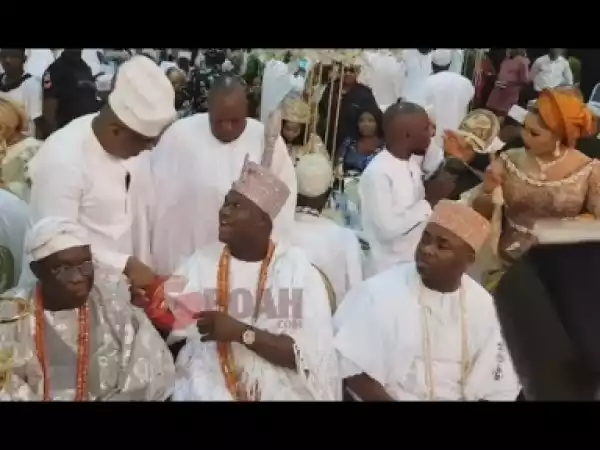 Video: Ooni Of Ife Sits With Oba Elegushi As People Come To Pay Respect To Them At His Brother Wedding
